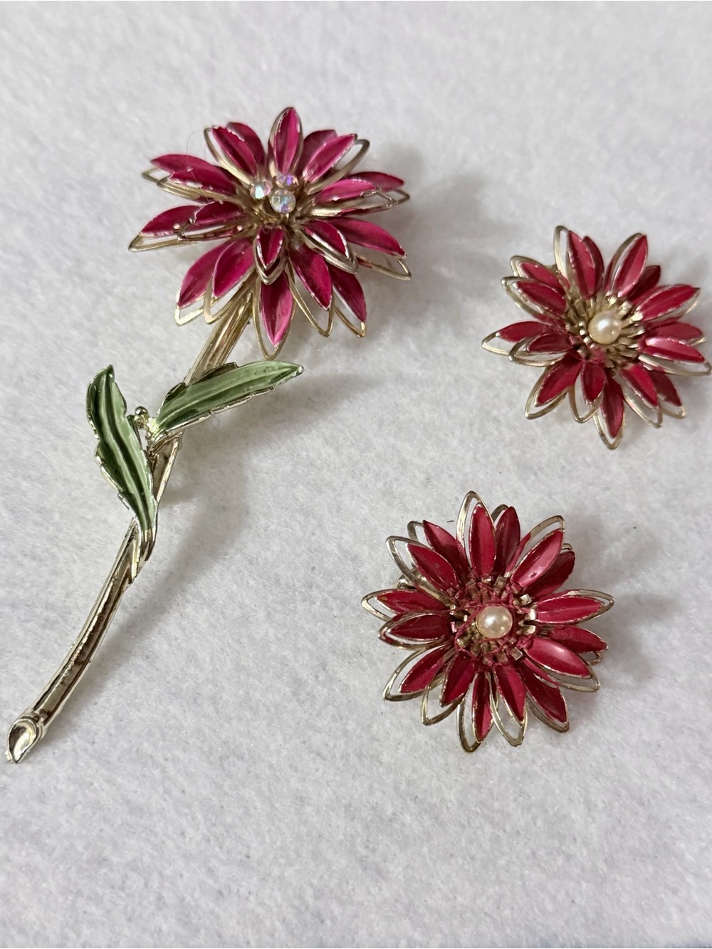 Vintage Red Enamel Daisy Flower Brooch and Earring Set